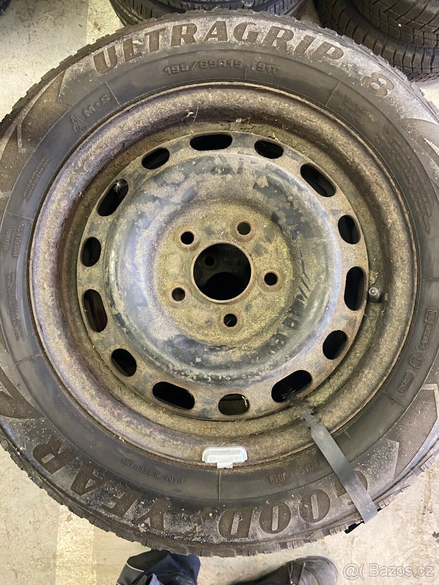 Zimní pneu 195/65 R15 Goodyear