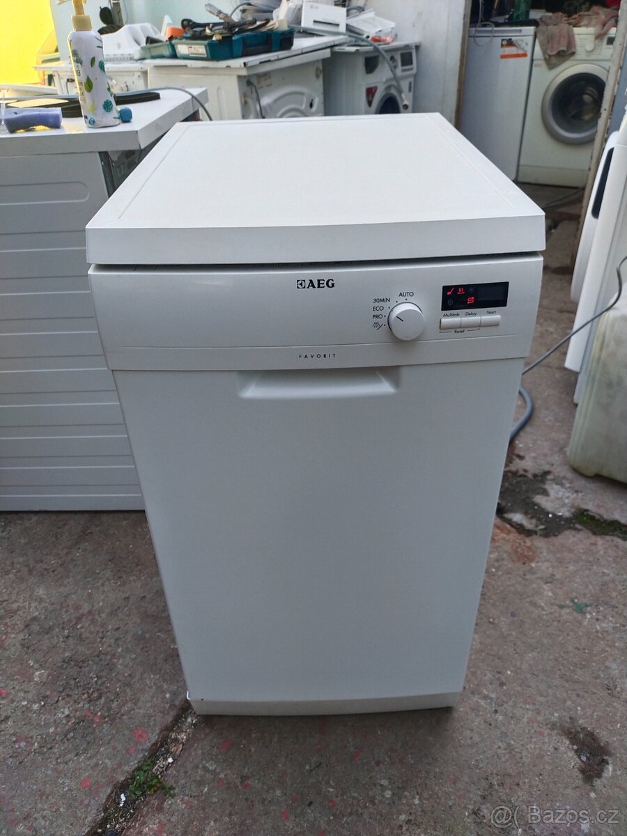 Prodám funkční VOLNE STOJICI myčku zn. AEG--45CM---DOVEZU--
