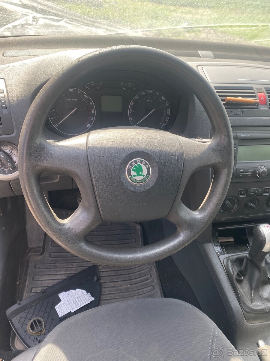 Škoda Octavia 2 volant