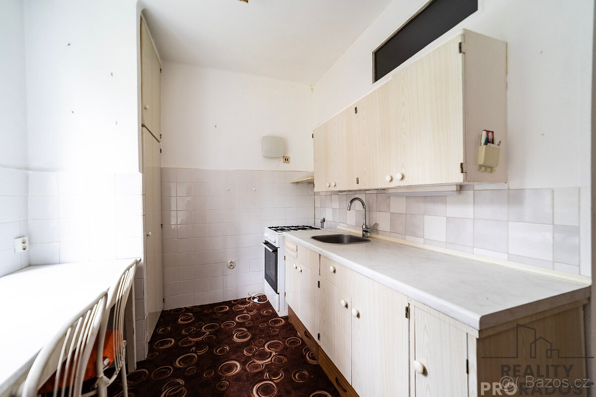 Pronájem vybaveného bytu o dispozici 3+1 s balkónem na ul. G