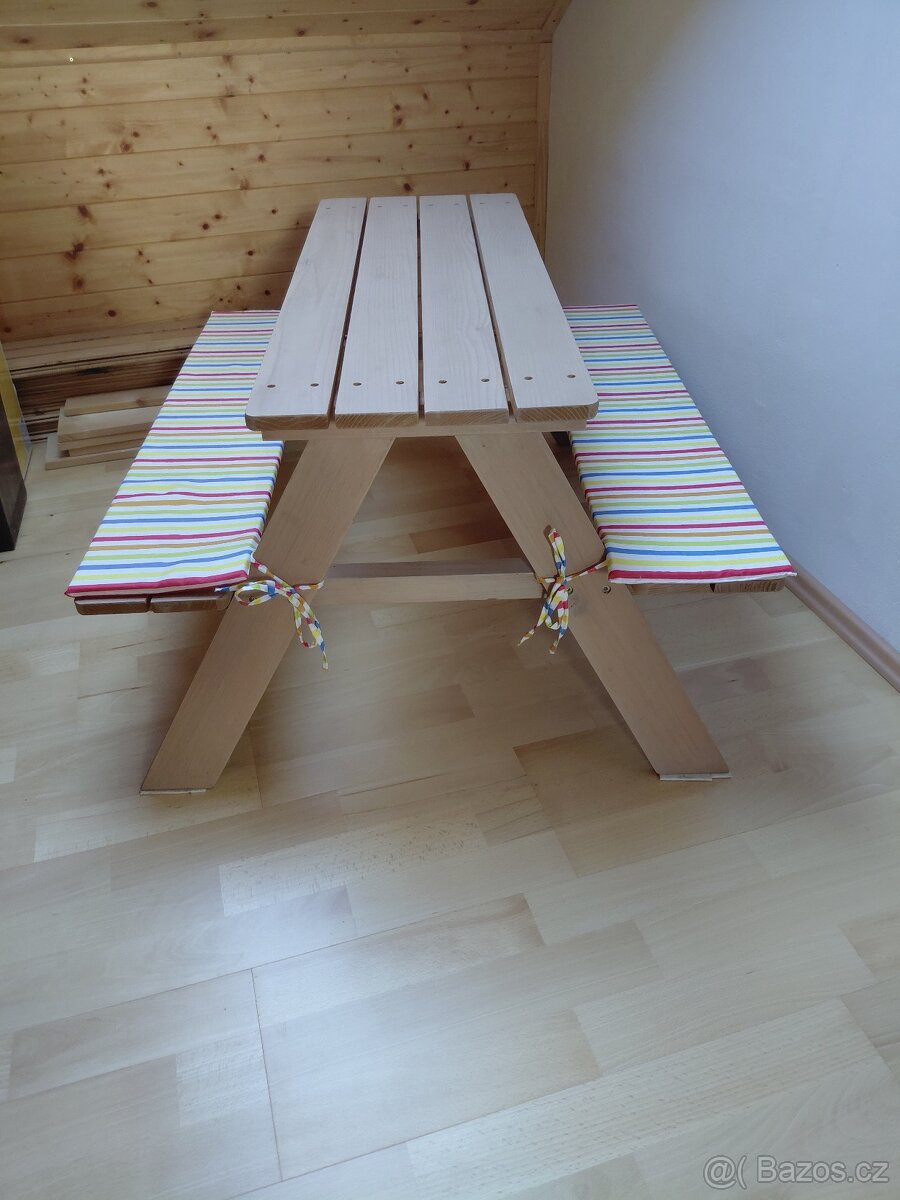 Dětská dřevěná lavice se stolem