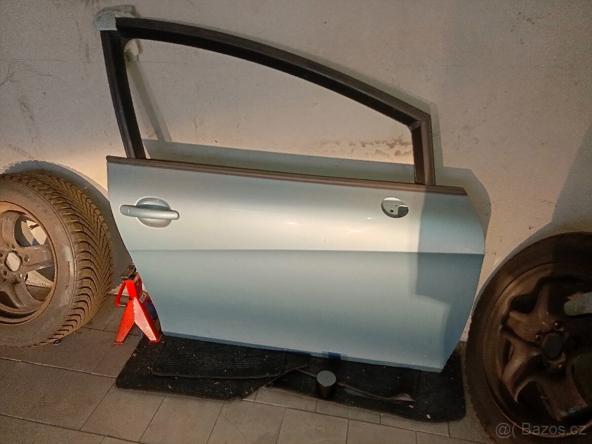 Seat leon 1P pravé přední dveře
