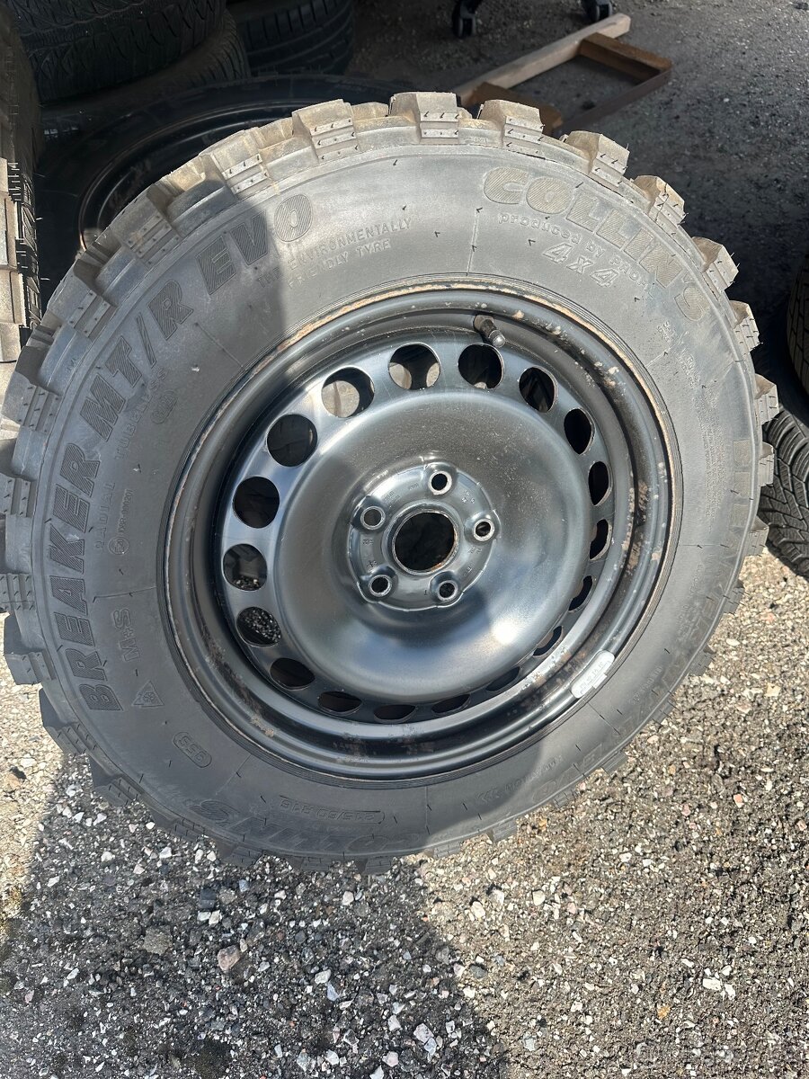 Pŕodam gumy 215/60/16 offroud