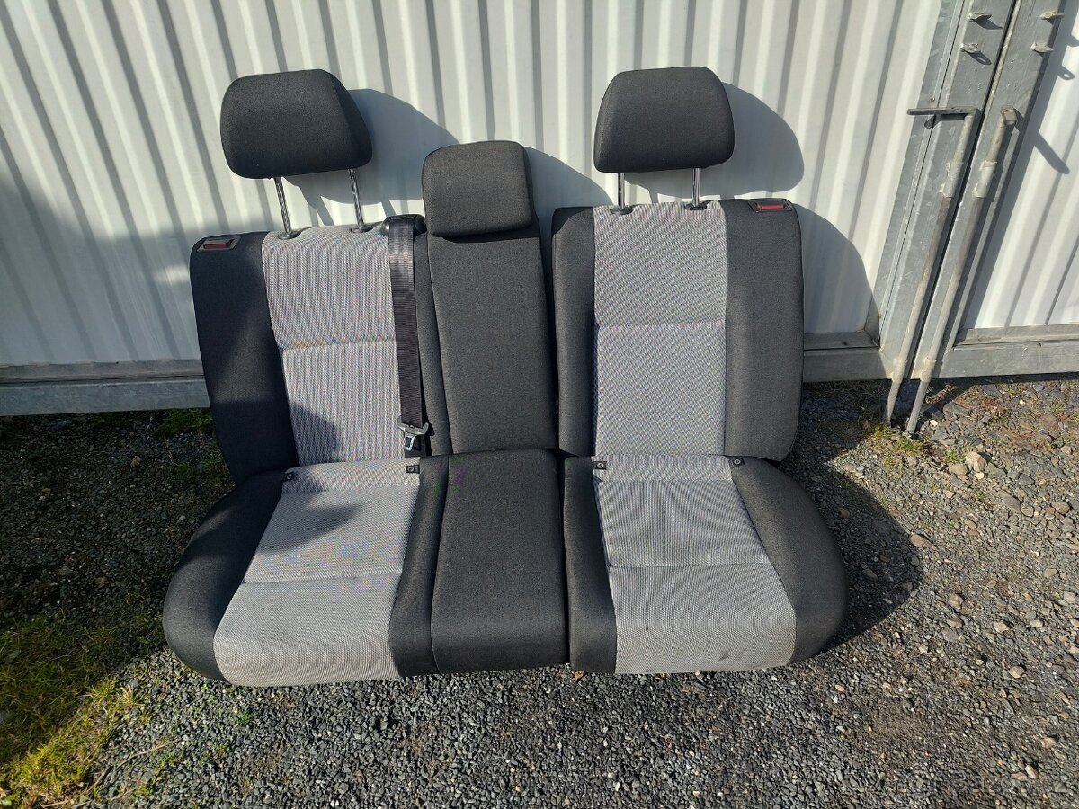 Zadní sedačky Fabia II - šedý střed