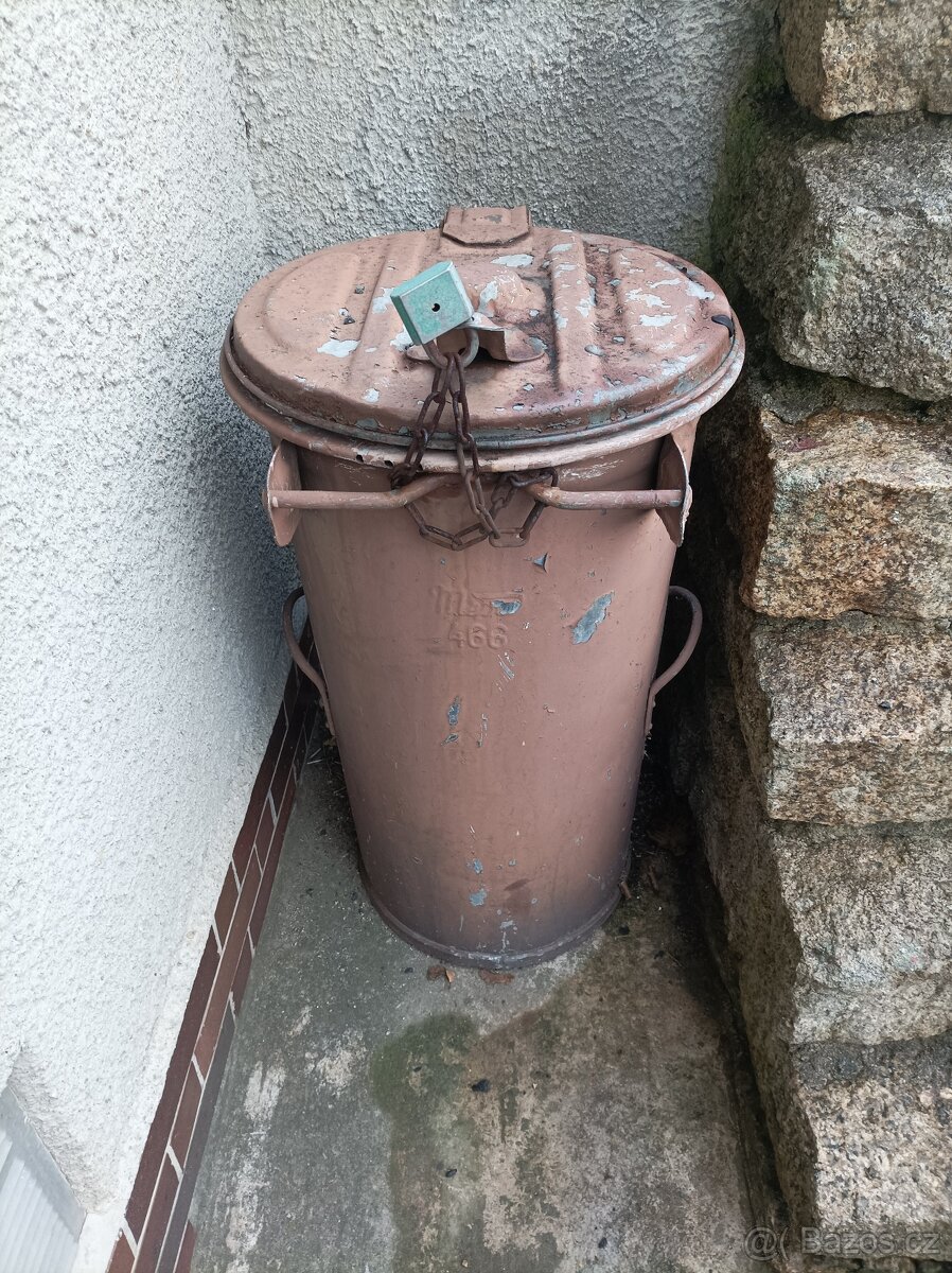 Plechová popelnice zdarma