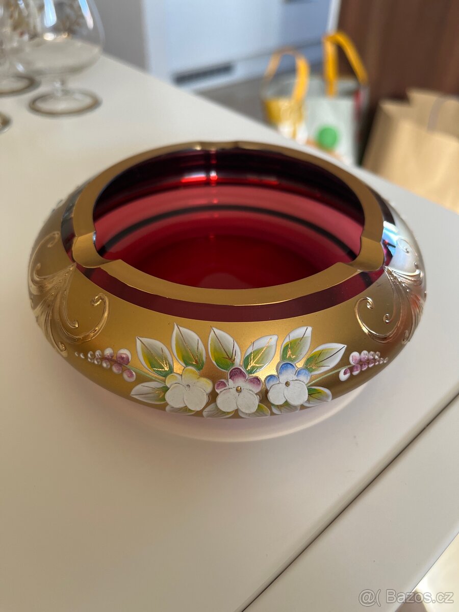 Novoborské sklo-popelník