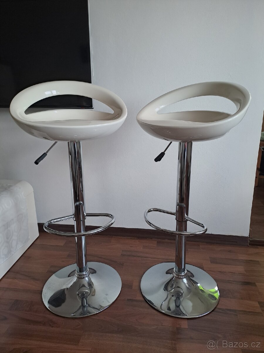 Dvě barové židle