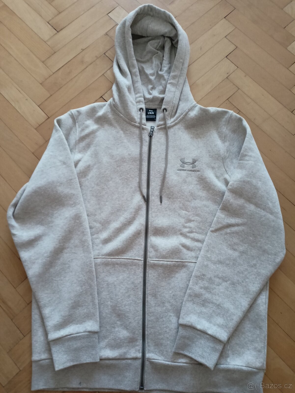 úplně nová zn. mikina under armour vel. 170 cm., vel.158-164