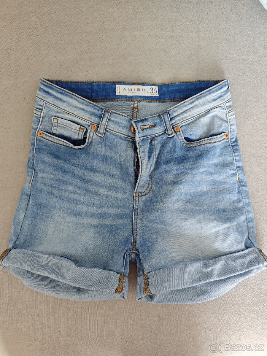 Světle džínové kraťasy