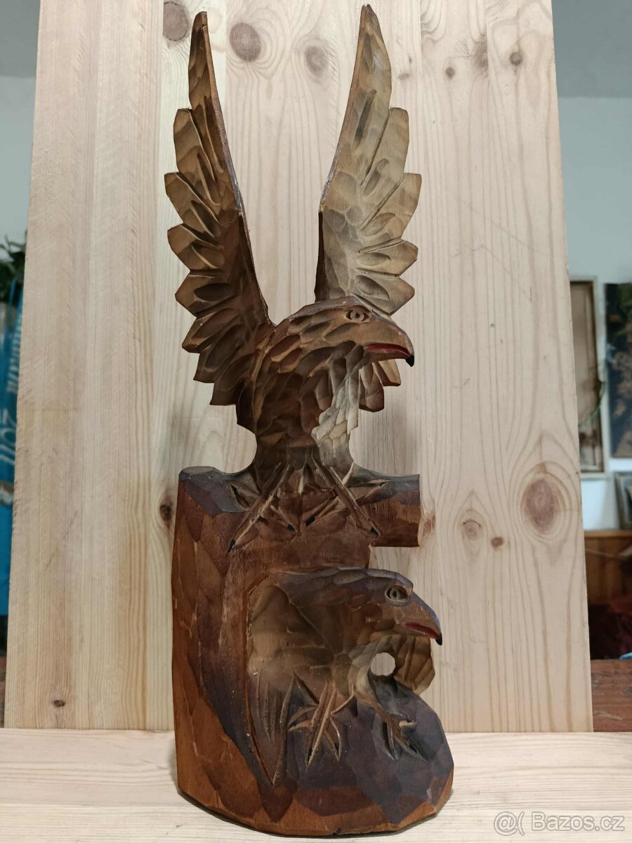 Orel dřevořezba