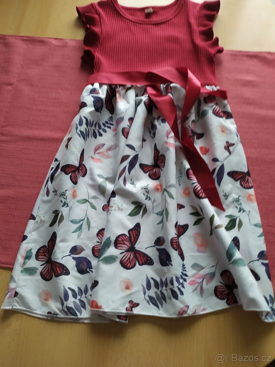 Dívčí šatičky vel. 130