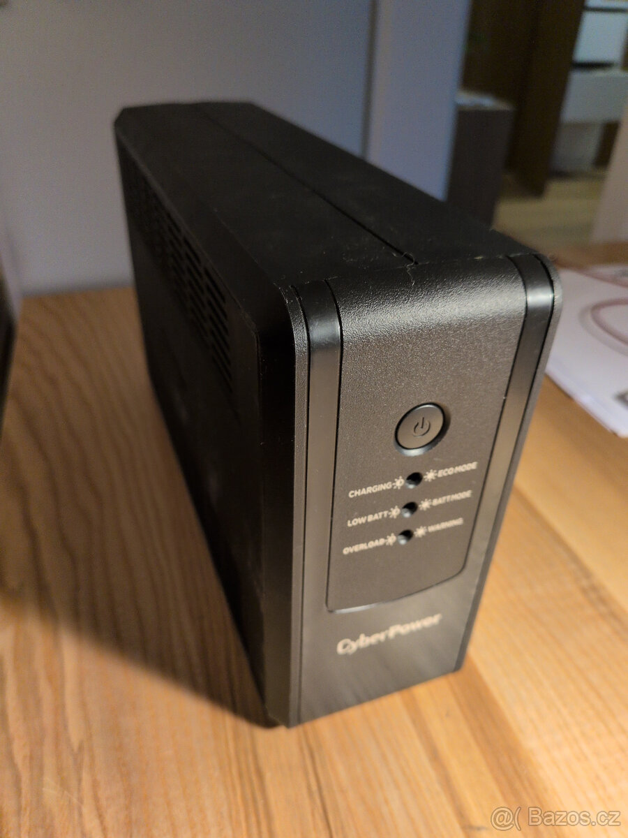 Záložní zdroj CyberPower UT650EG
