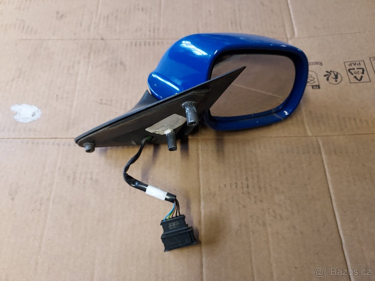 pravé zrcátko Octavia 1