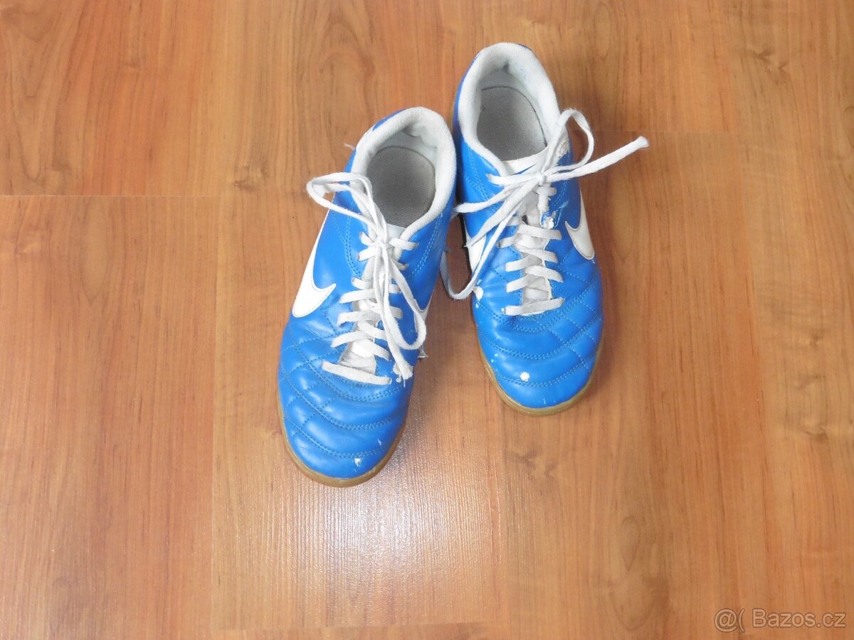 Modré sálové boty NIKE, boty do tělocvičny vel. 36,5