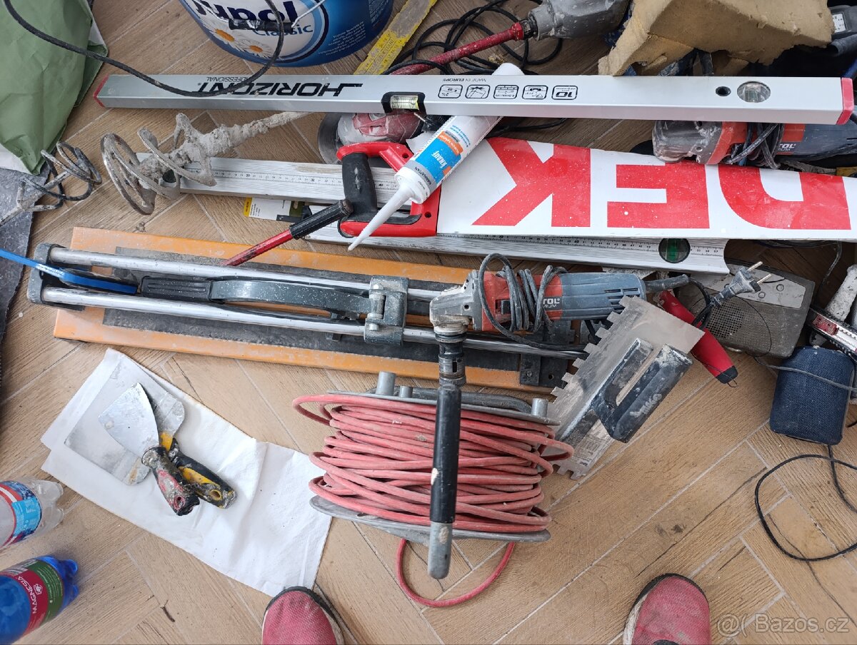 Obkladačské nářadí