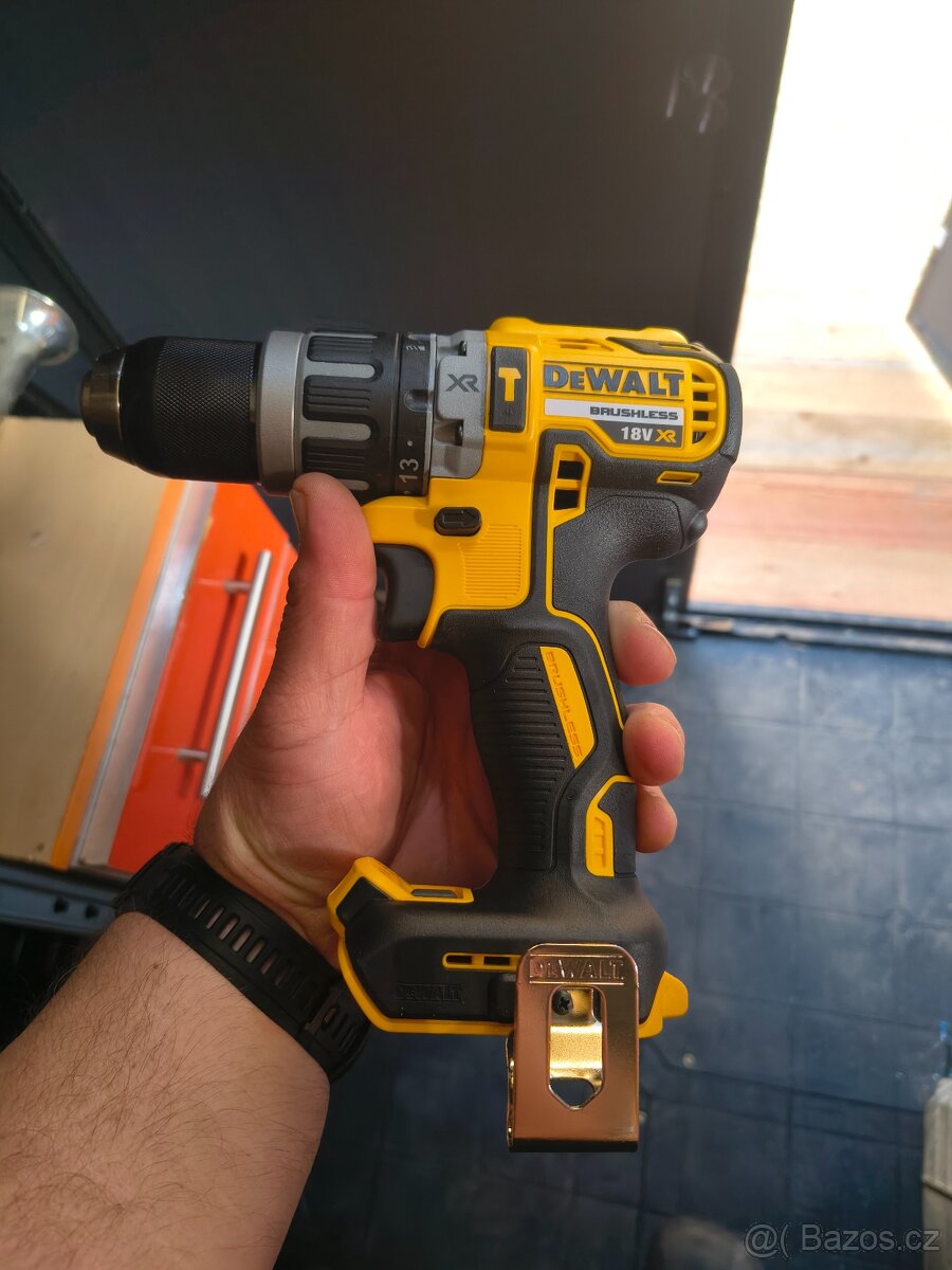 Aku příklepová vrtačka dewalt dcd796