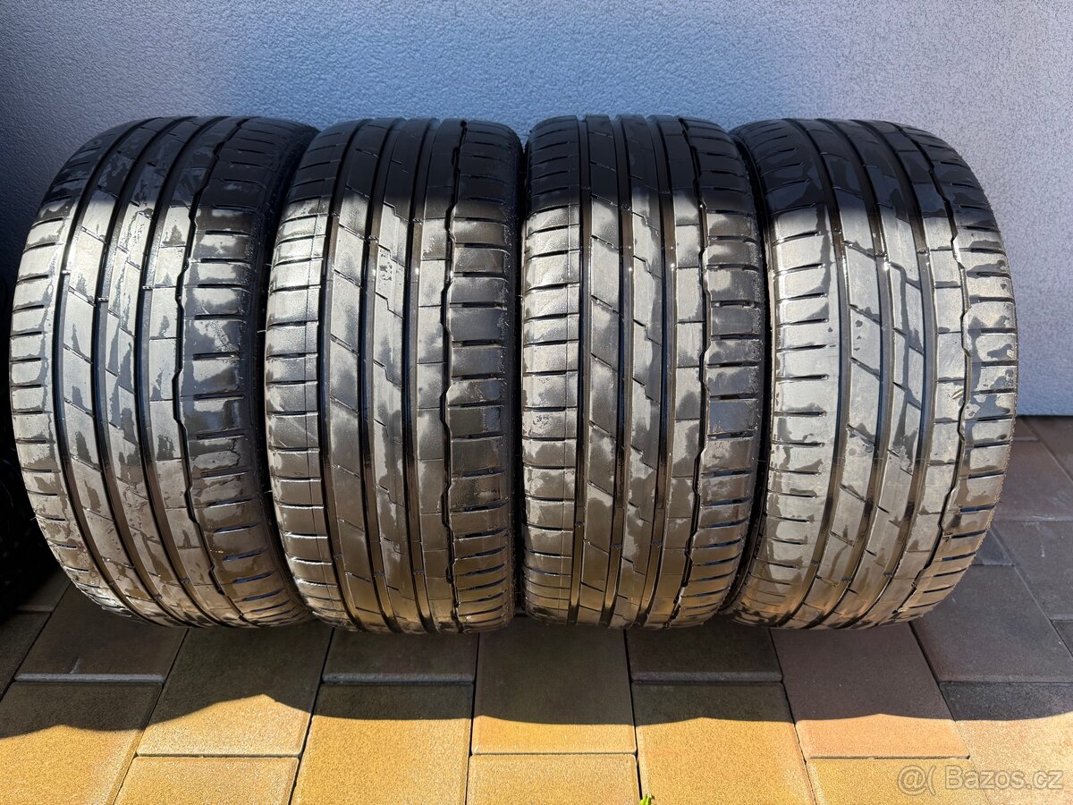 Letní pneu Hankook 225/40r18”