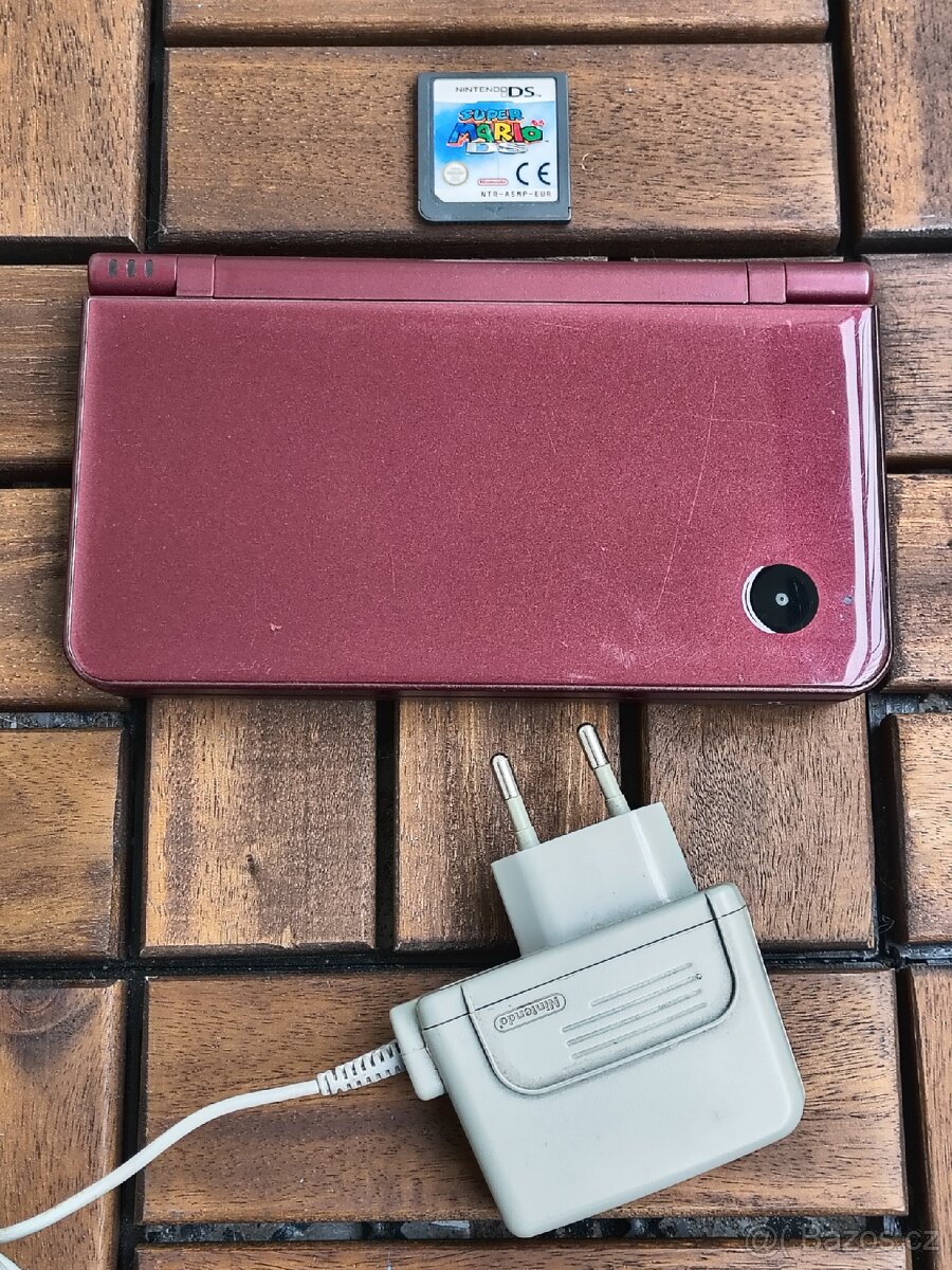 Nintendo DSi XL plus hra Super Mario DS