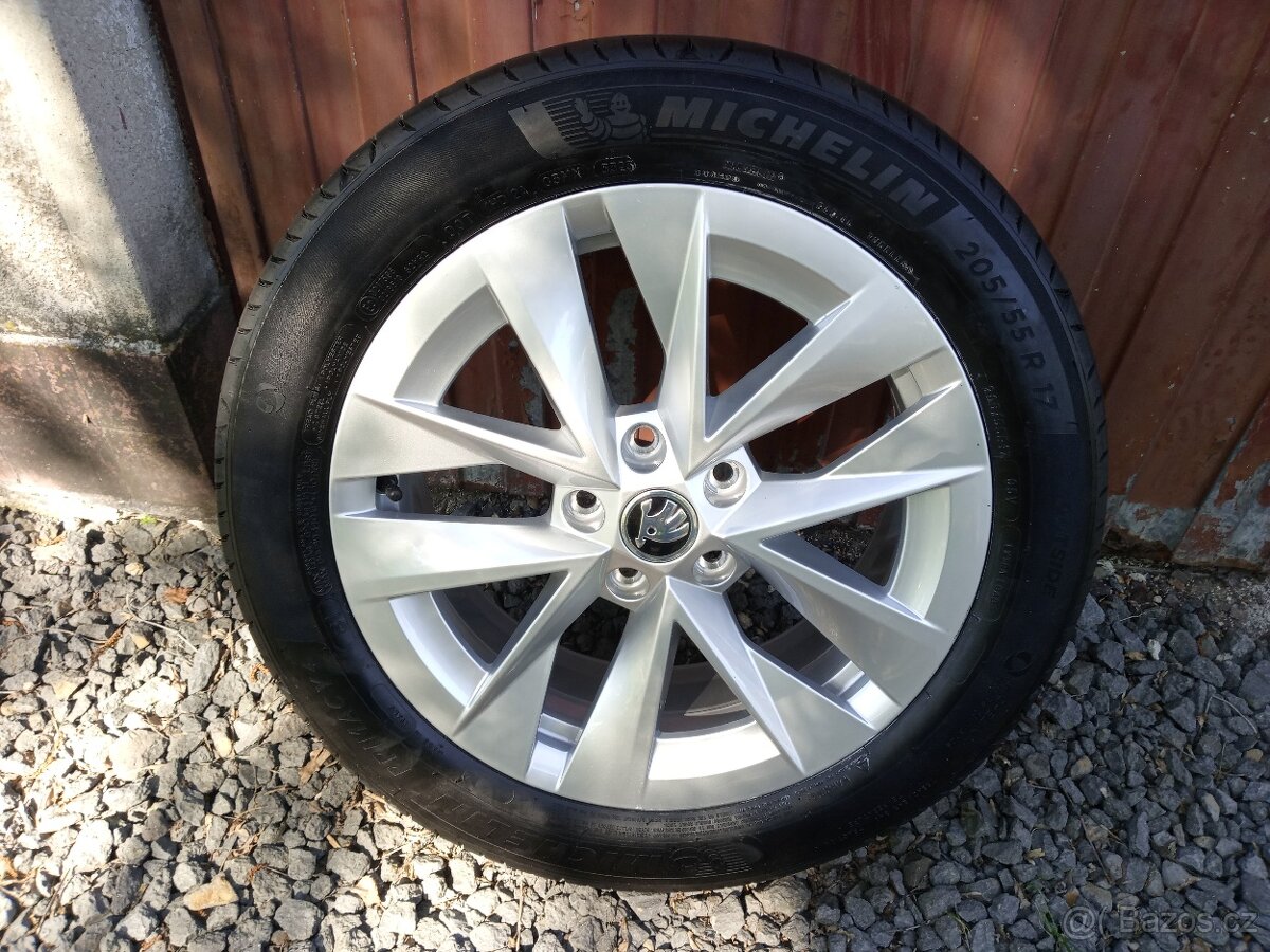 Octavia IV nová sada alu kol Rotare 205/55/17