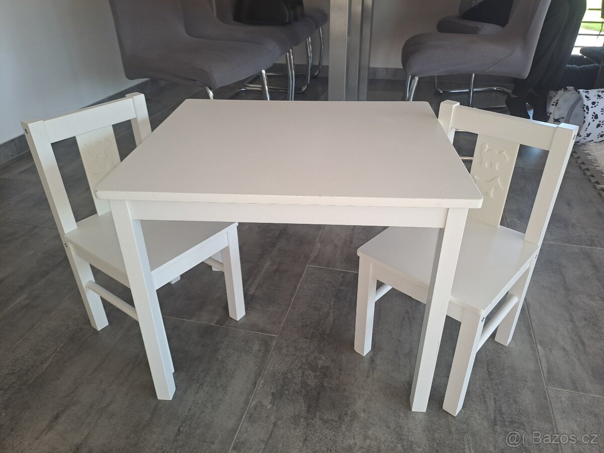 Stolek a 2 židličky IKEA
