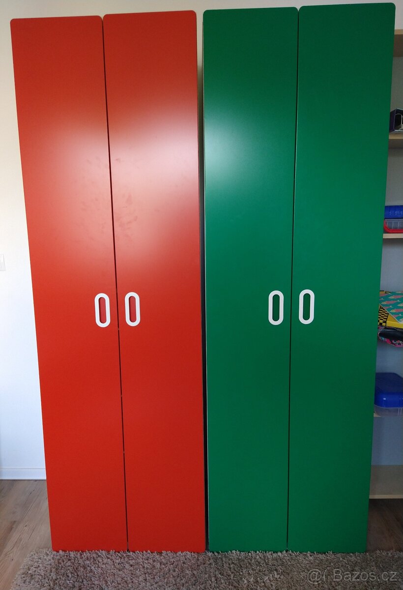 Skříně IKEA zelená a červená