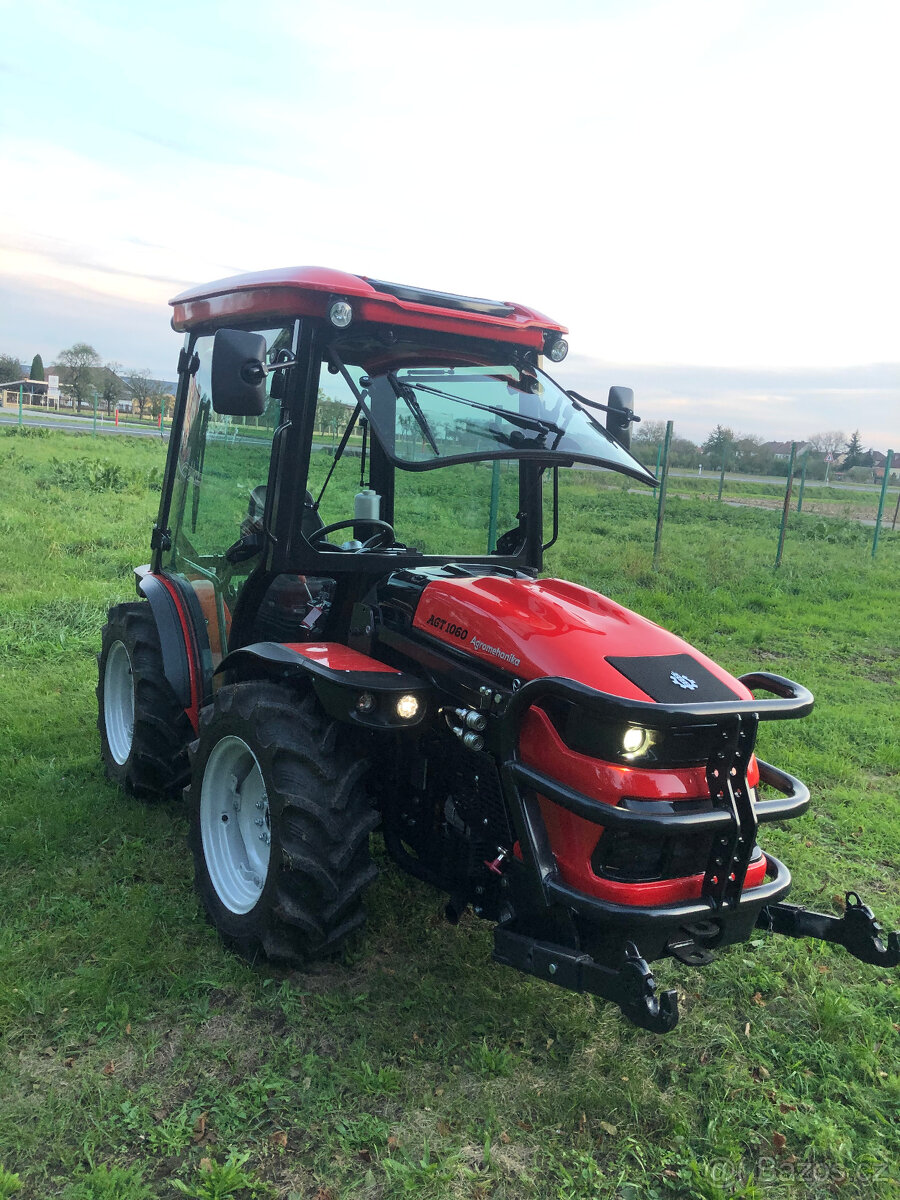 Malotraktor AGT 1060 - otočné pracoviště řidiče + kabina