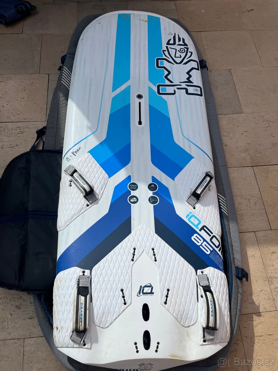 windsurfingové plováky, plachty, foil a wing
