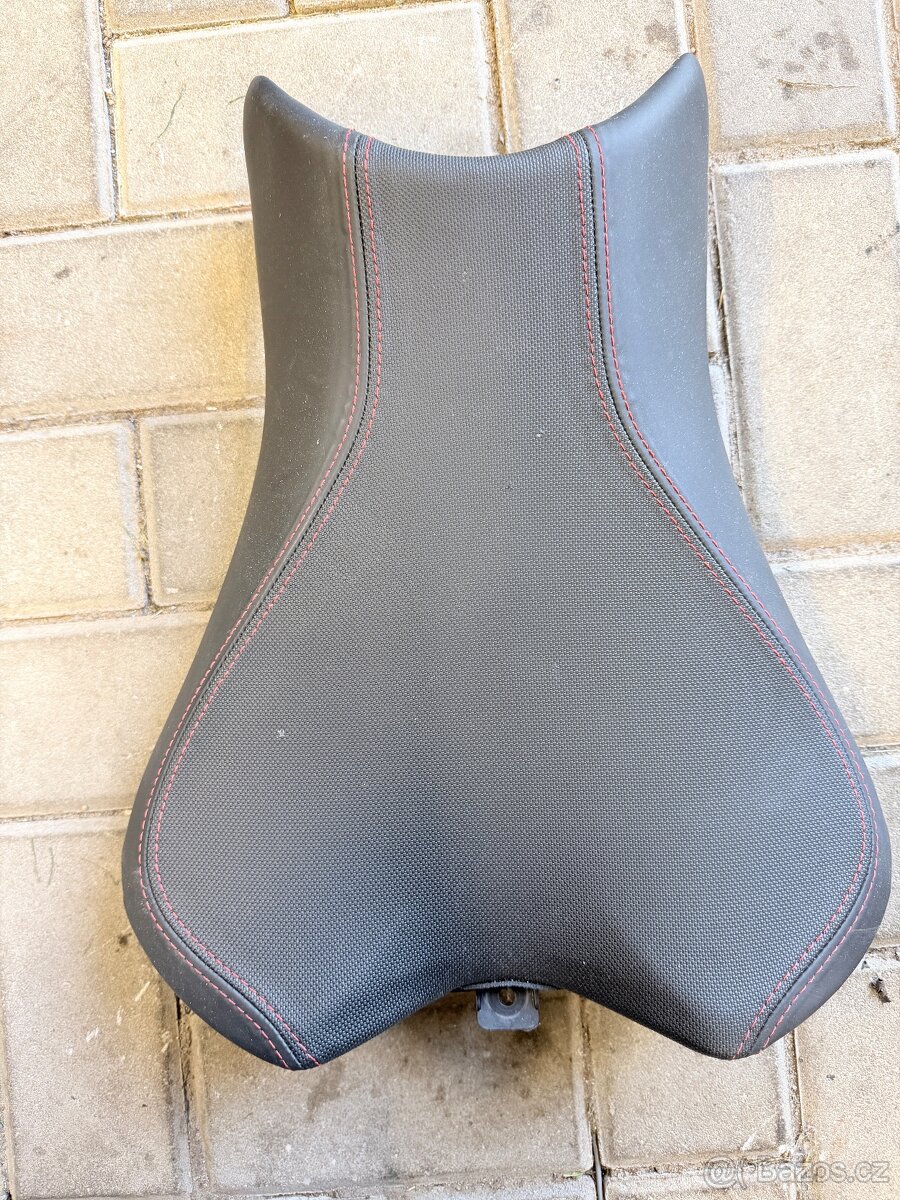 Sedlo TRIUMPH STREET TRIPLE 765 R 2017 - 2019