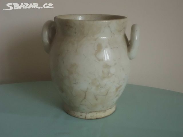 Starý kameninový sádelňák