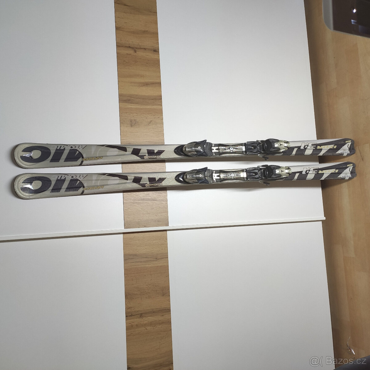 ATOMIC  168 cm carvingové lyže   velmi dobrý stav