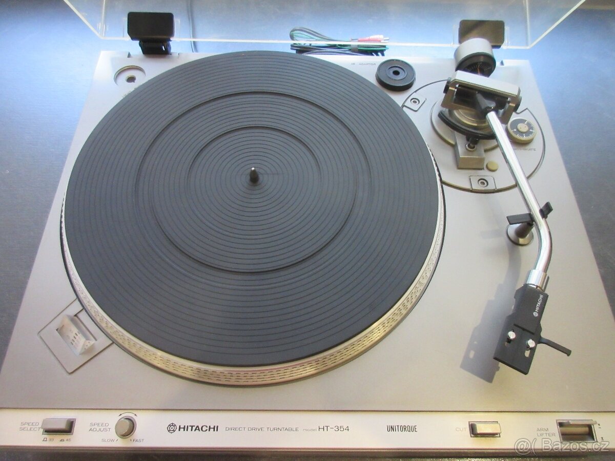 Gramofon Hitachi-HT354