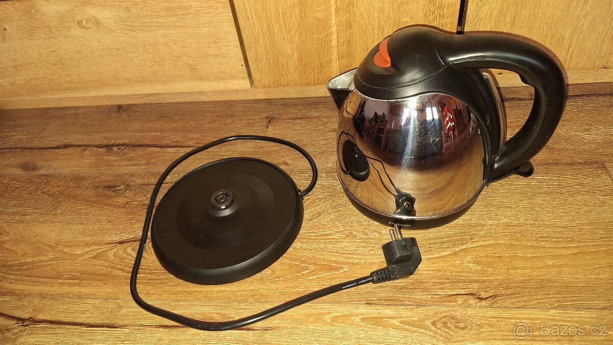 Rychlovarná konvice PROFESSOR nerez, objem 1,8 l.