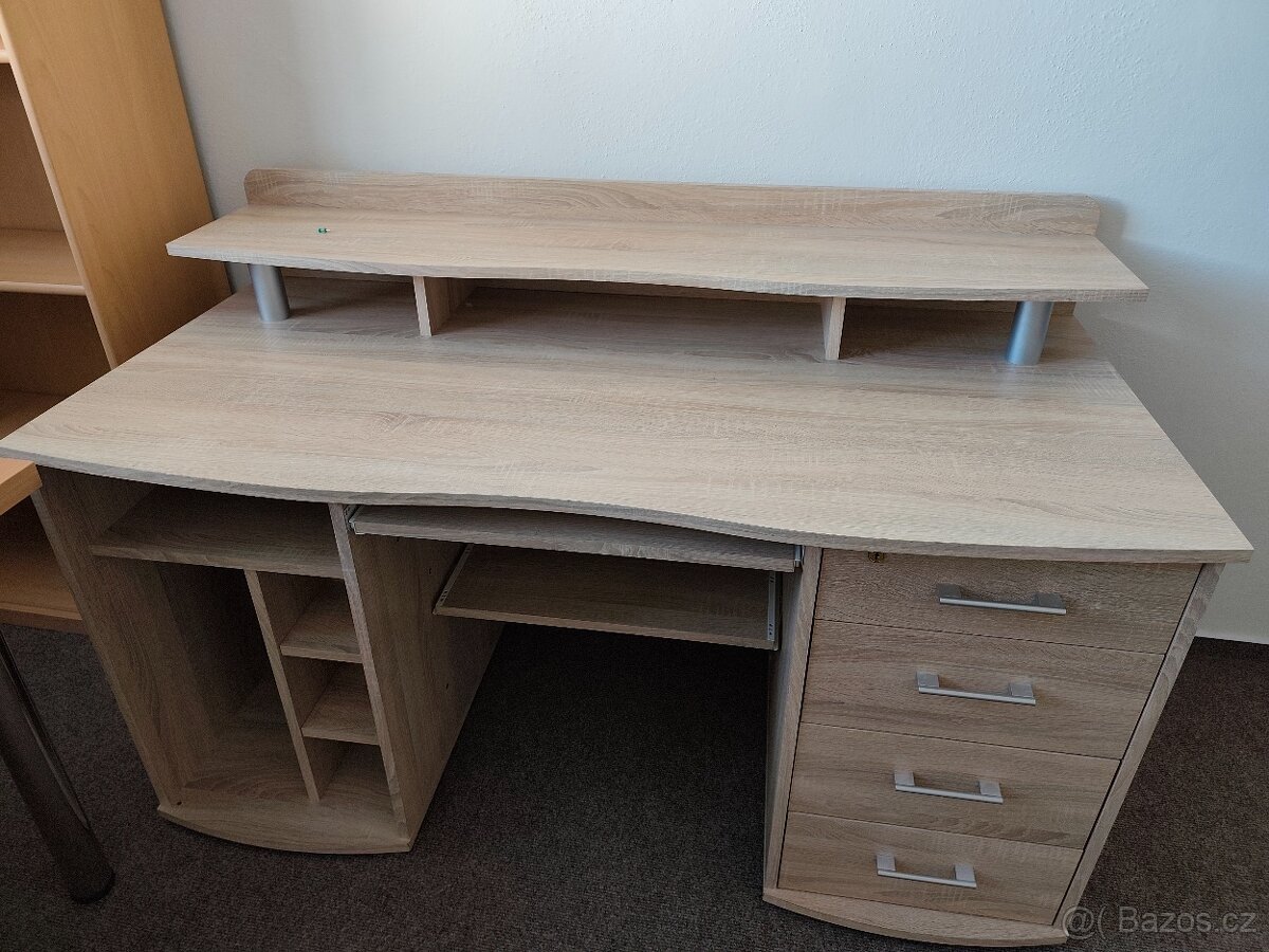 Kancelářský stůl