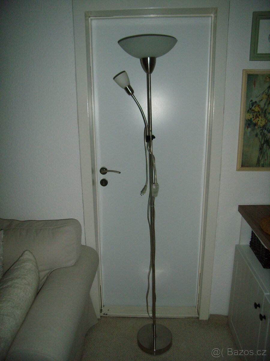 Stojací lampa