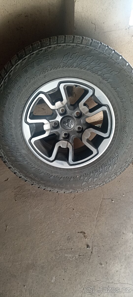 Sada kol Dodge RAM 1500 – disky 17"Mopar + Nokian Hakkapeli