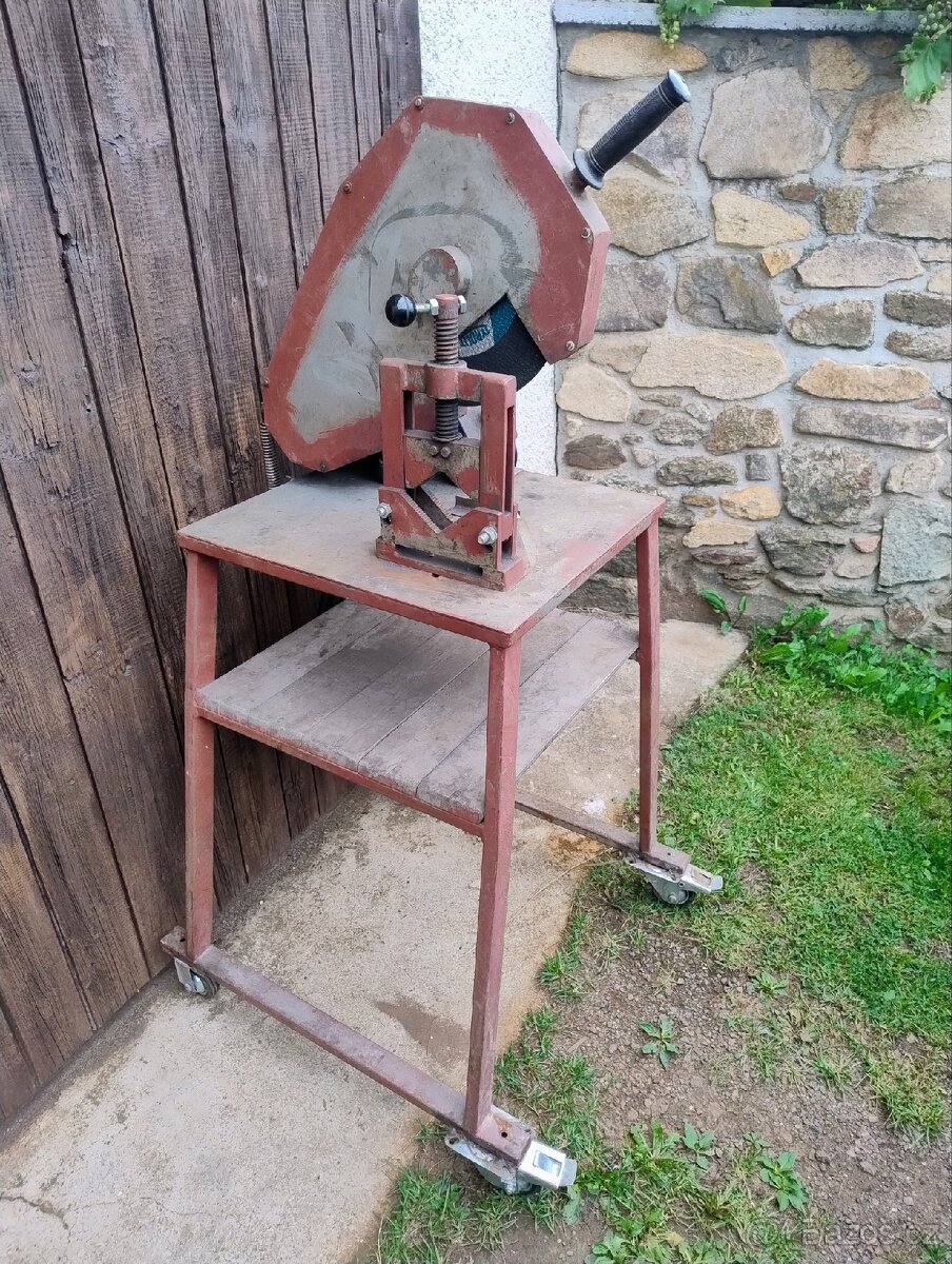 Rozbrušovací pila na kov