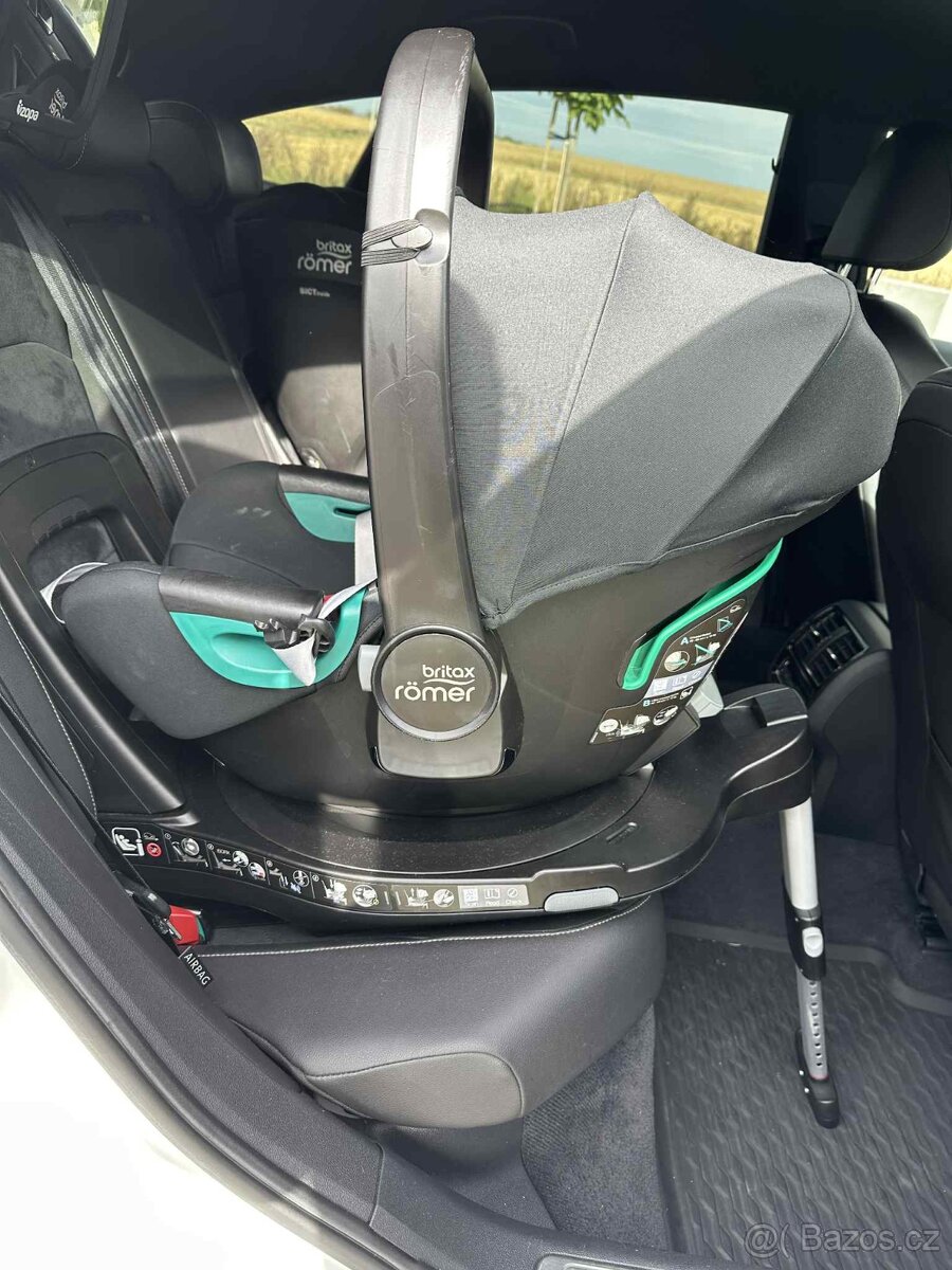 Autosedačka Britax Römer 3 i-size včetně otočné základny