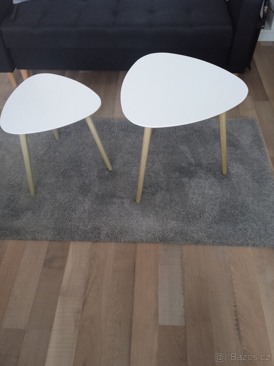 bílé stolky