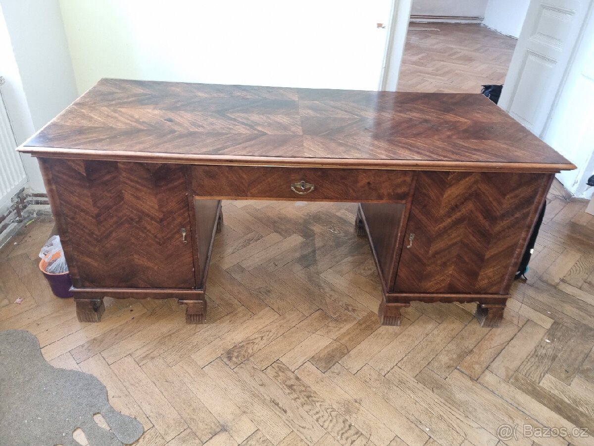 Starožitný nábytek