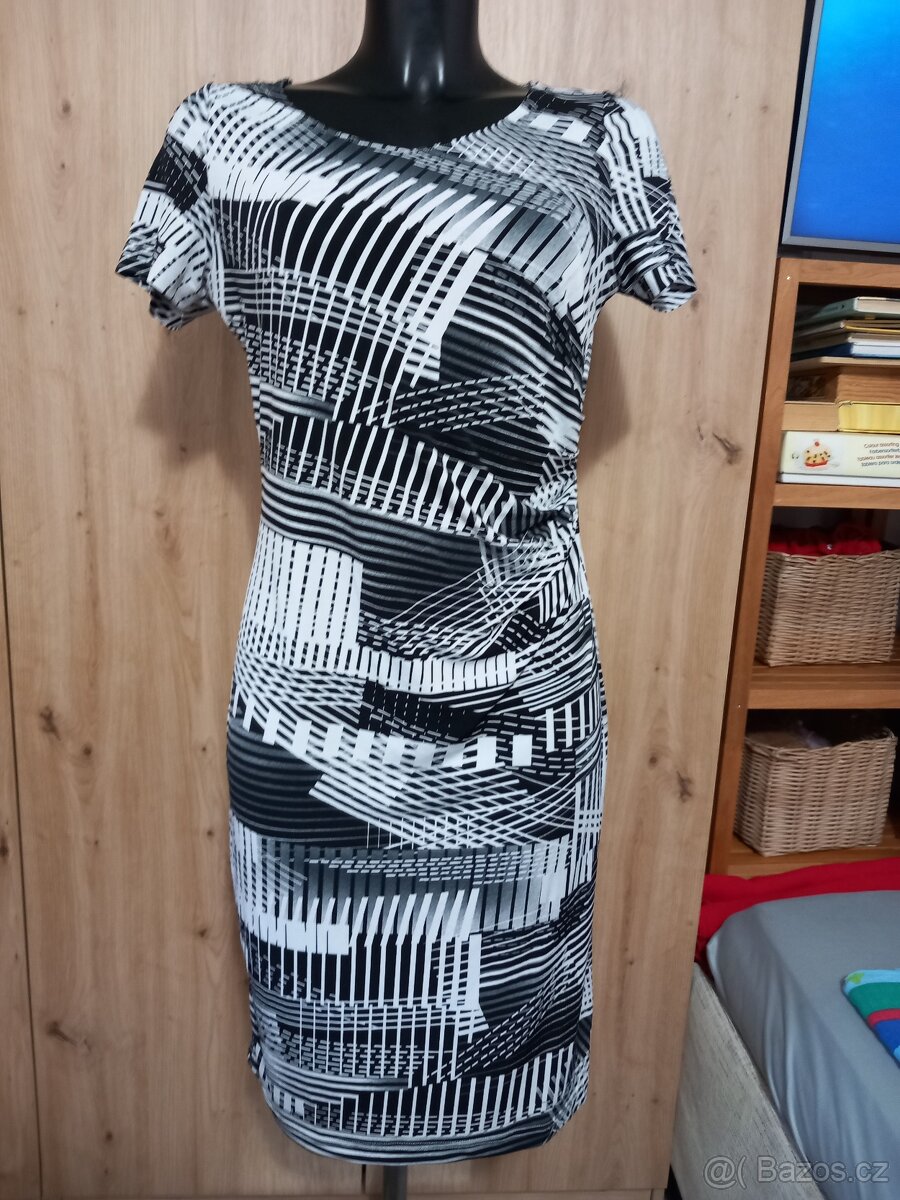 Nové moderní černobílé elastické šaty vel.40.