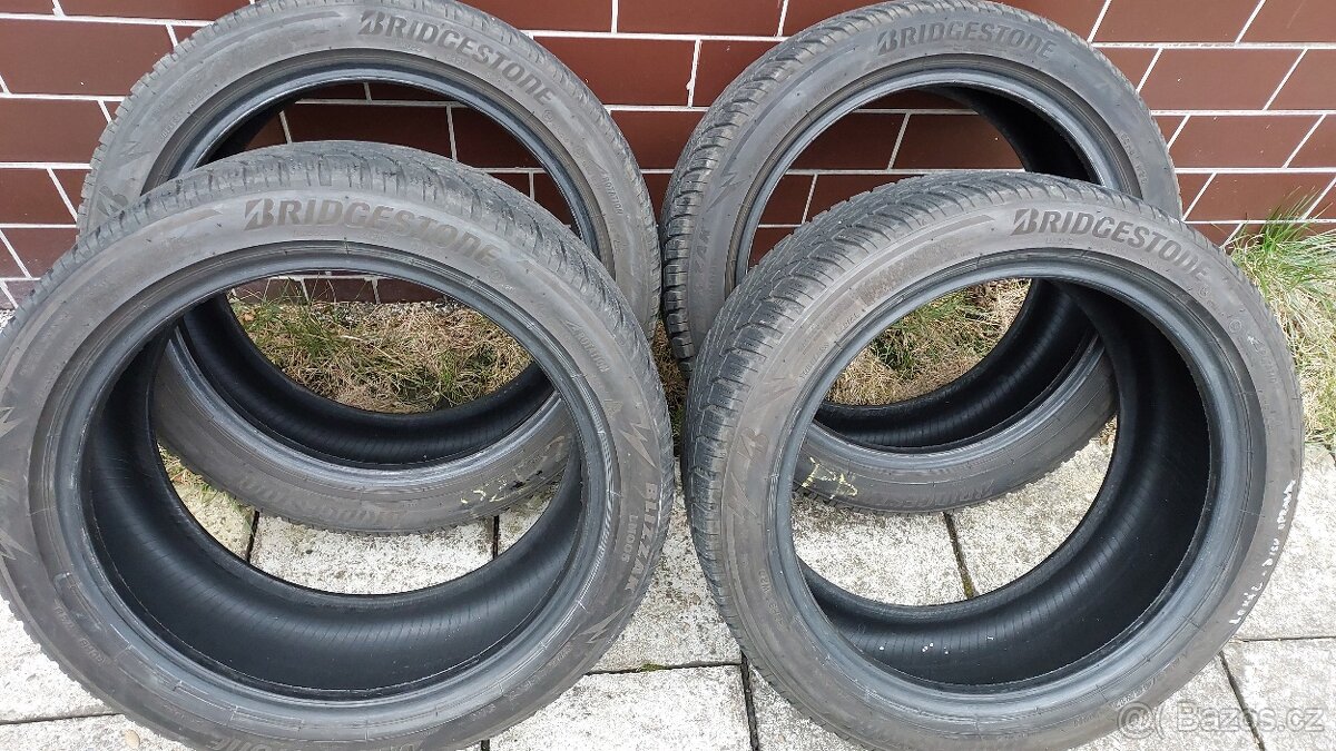 Bridgestone zimní 225/45 R17 Blizzak LM-005