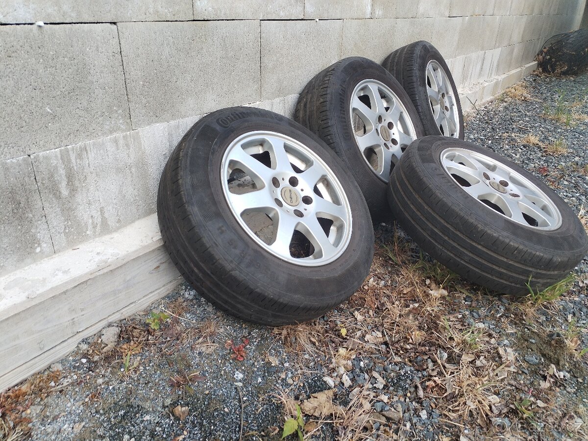 Sada kol ENZO R15 ET42 z Ford Focus II