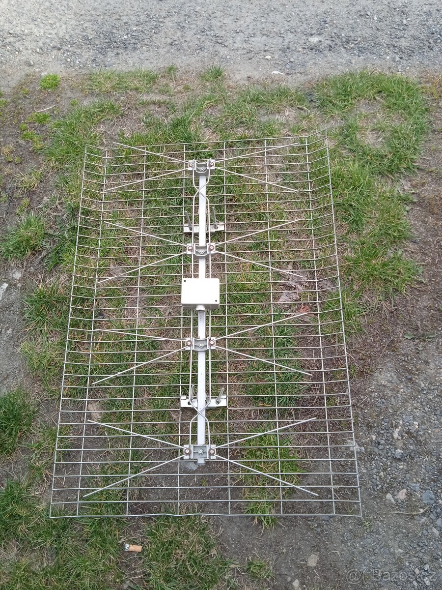 Prodám 3ks antén TVA Plzeň K21-60+sluč.4xUHFcena je za vše