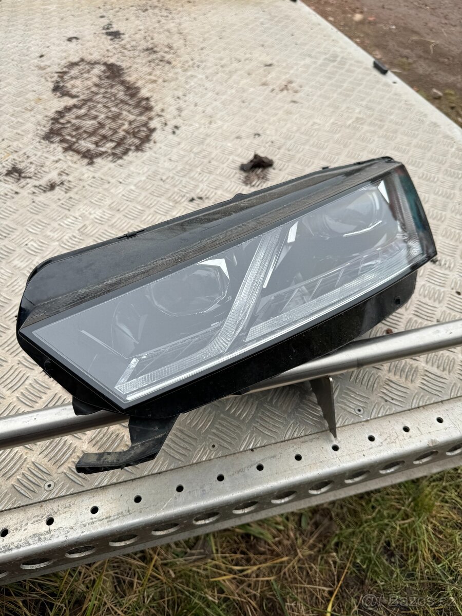 Škoda Octavia 4 Full led levé světlo 5e4941015a