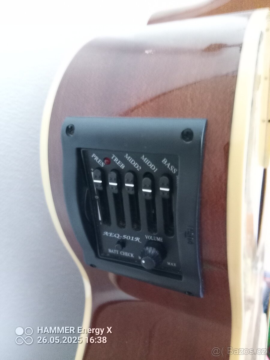 Elektroakustická kytara