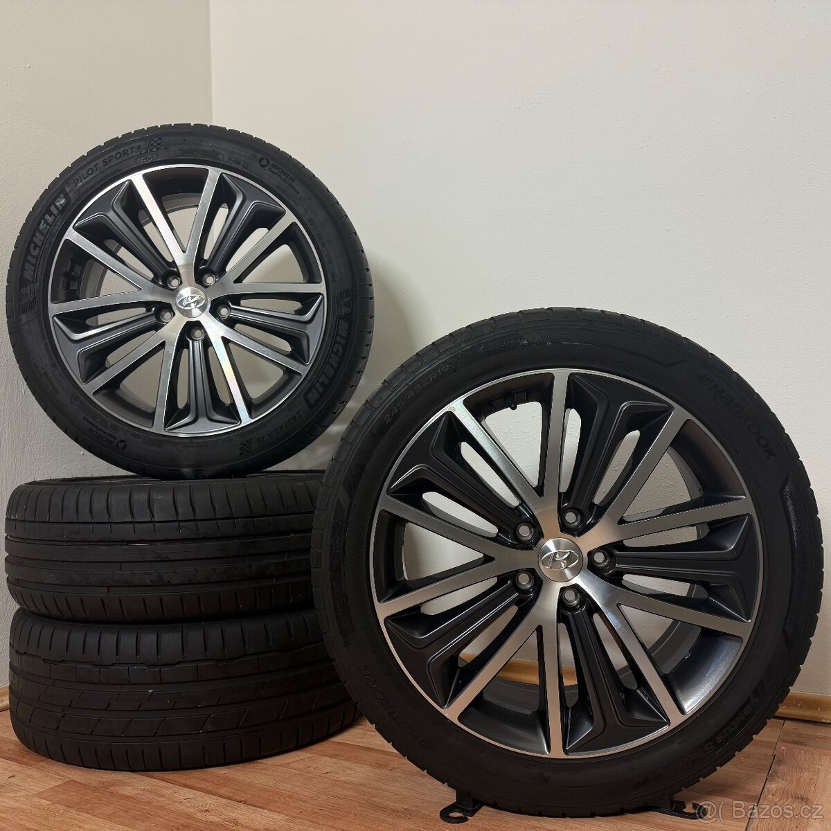 HYUNDAI TUCSON 5x114,3 R19 ET53+LETNÍ 245/45R19 6mm