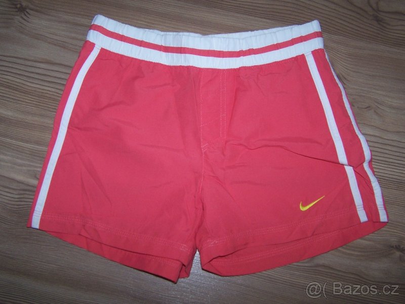 Pěkné kraťasy zn. NIKE, 10-12 let