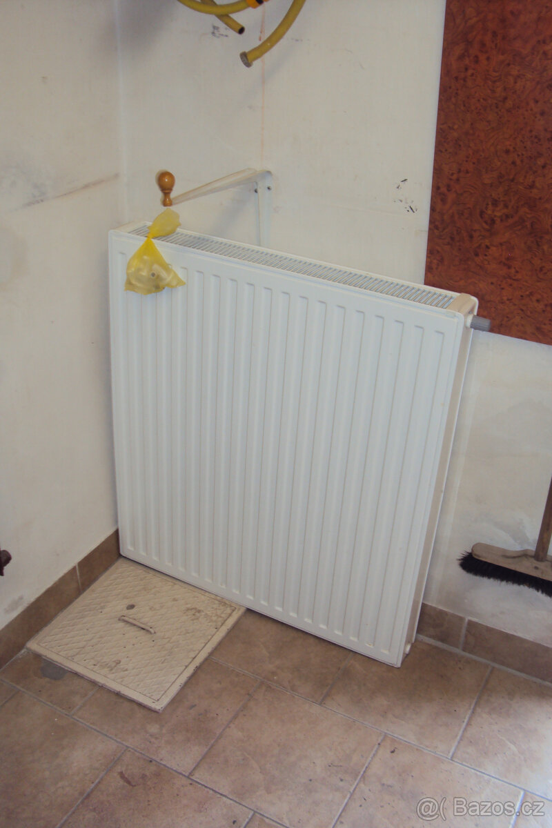 Radiator šířka 80 x výška 90 Korado včetně ventilu