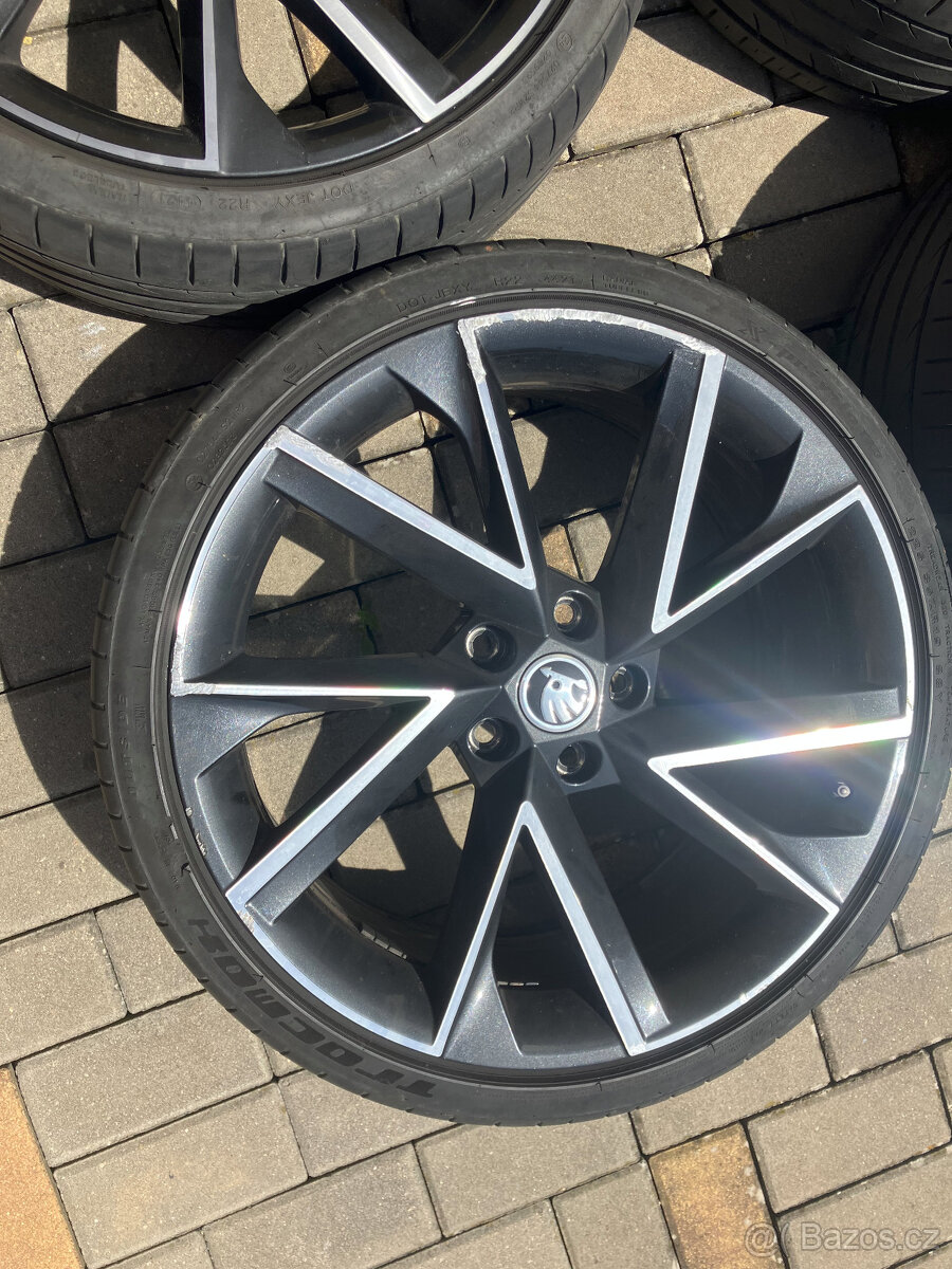 pneu 225/35/19