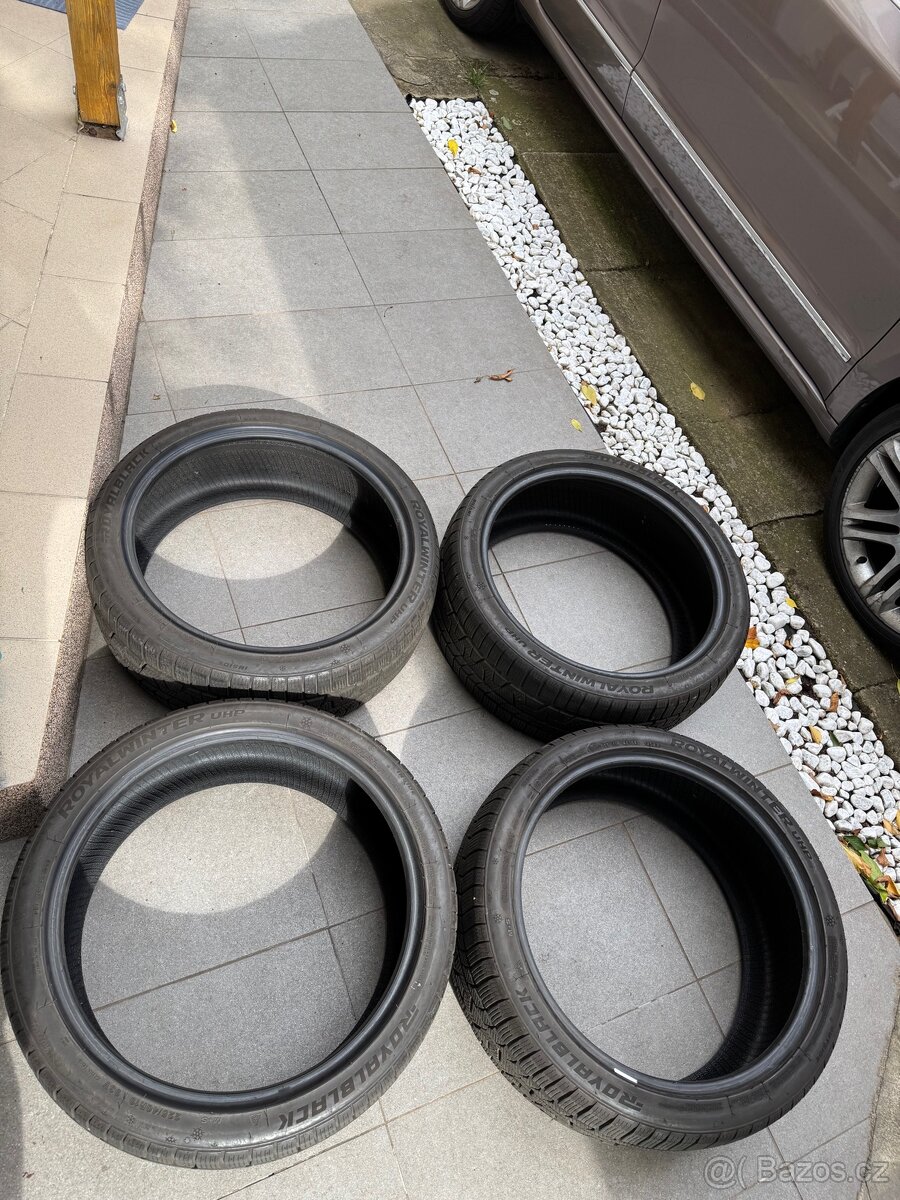 225/40/19 Royal Black RoyalWinter UHP R19 SADA